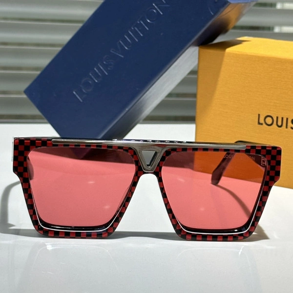 LOUVIS VUITTON SUNGLASSES 