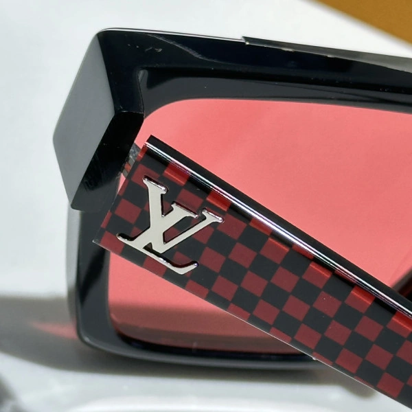 LOUVIS VUITTON SUNGLASSES 