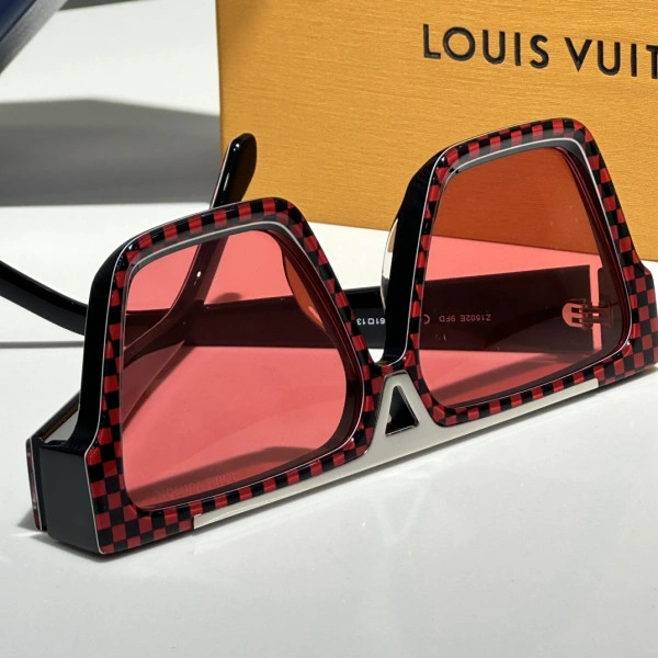 LOUVIS VUITTON SUNGLASSES 