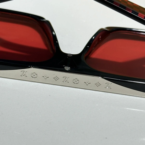 LOUVIS VUITTON SUNGLASSES 