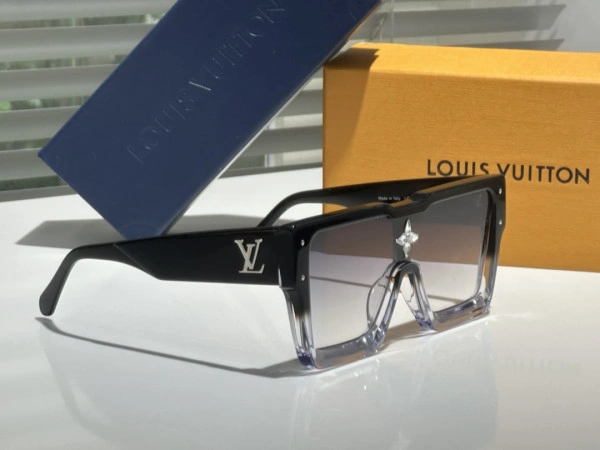 LOUVIS VUITTON SUNGLASSES