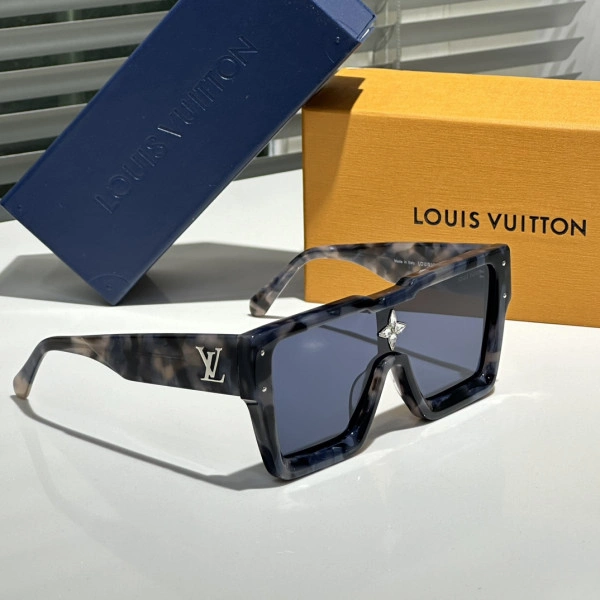 LOUVIS VUITTON SUNGLASSES 