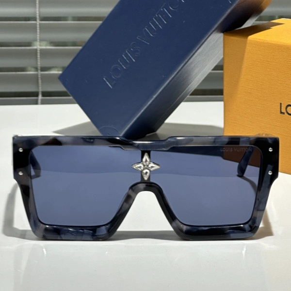 LOUVIS VUITTON SUNGLASSES 