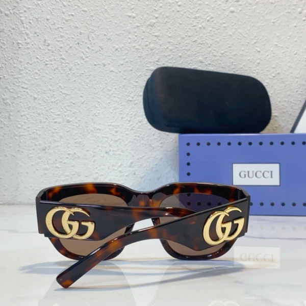 GUCCI sunglasses 