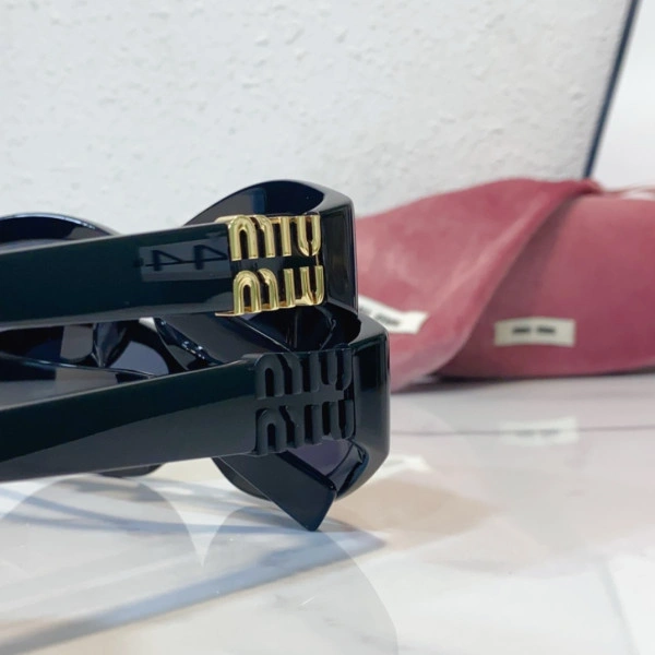 MIU MIU sunglasses 