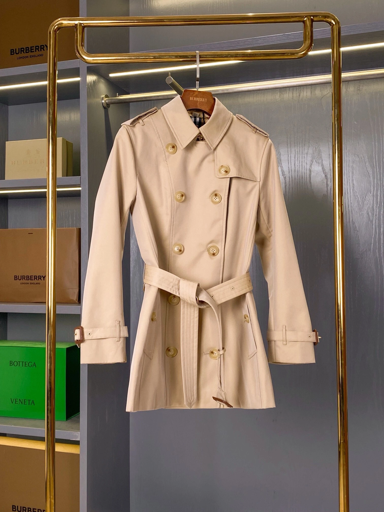 Burberry Short Kensington Heritage Trench Coat 