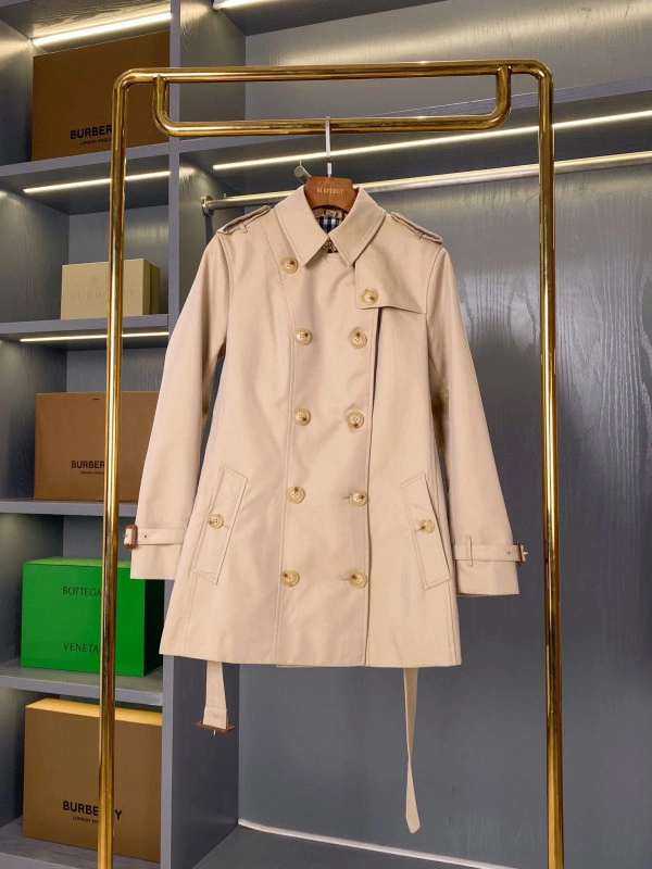 Burberry Short Kensington Heritage Trench Coat 