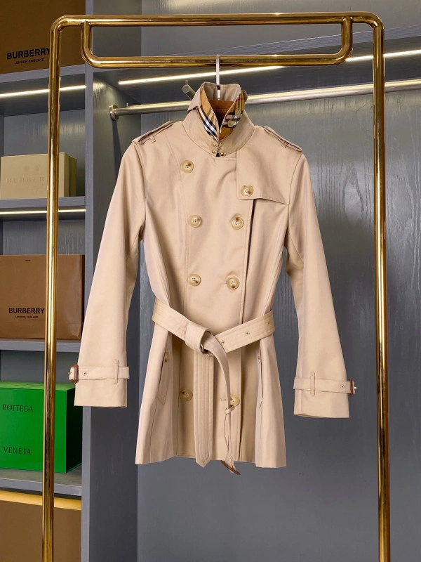 Burberry Short Kensington Heritage Trench Coat 