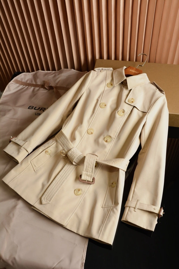 Burberry Short Kensington Heritage Trench Coat 