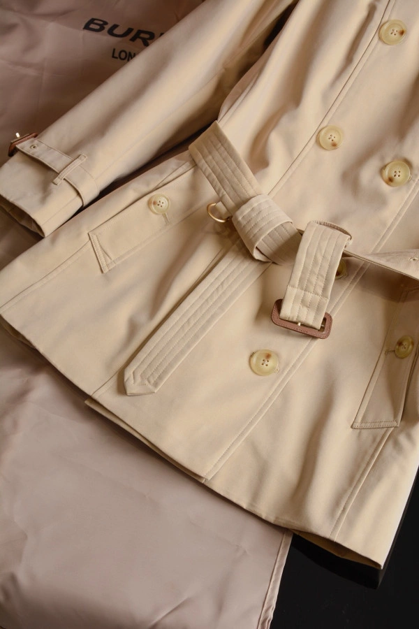 Burberry Short Kensington Heritage Trench Coat 
