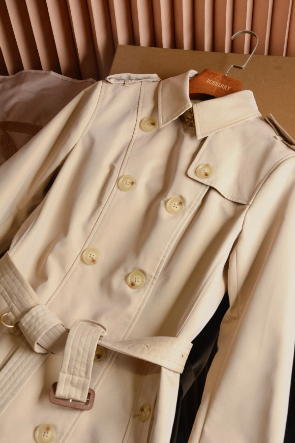 Burberry Short Kensington Heritage Trench Coat 