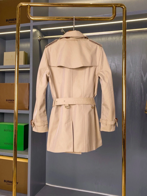 Burberry Short Kensington Heritage Trench Coat 
